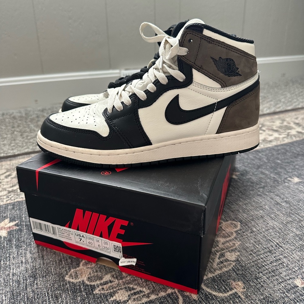Nike Air Jordan 1 Retro High OG Dark Mocha
